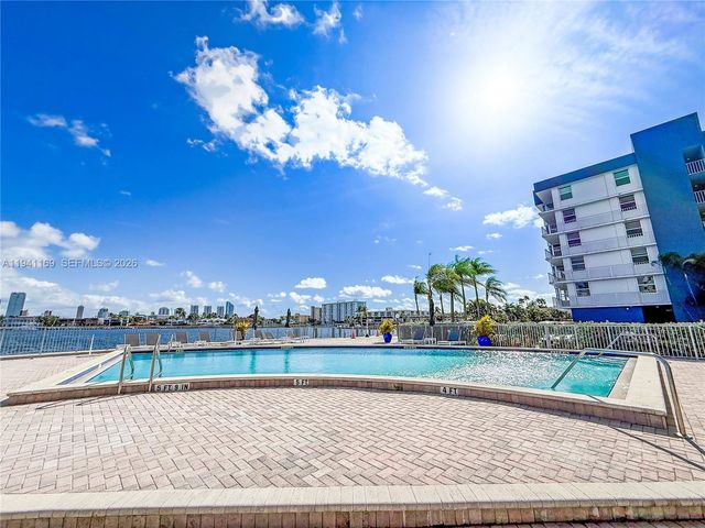 16570 NE 26th Ave 2J, North Miami Beach, FL 33160