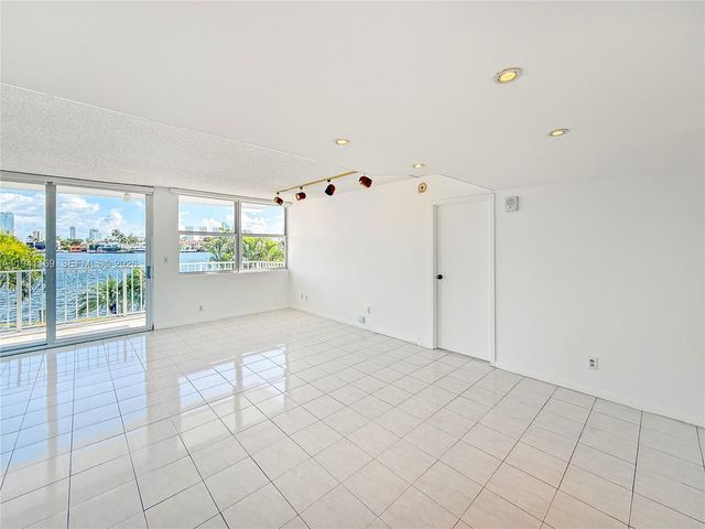 16570 NE 26th Ave 2J, North Miami Beach, FL 33160