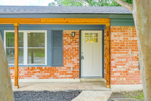 433 byrd, Universal City, TX 78148