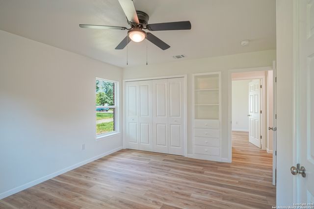 433 byrd, Universal City, TX 78148