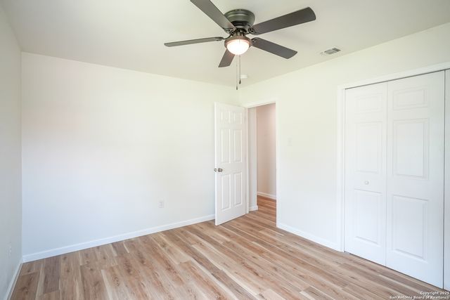 433 byrd, Universal City, TX 78148