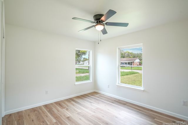 433 byrd, Universal City, TX 78148