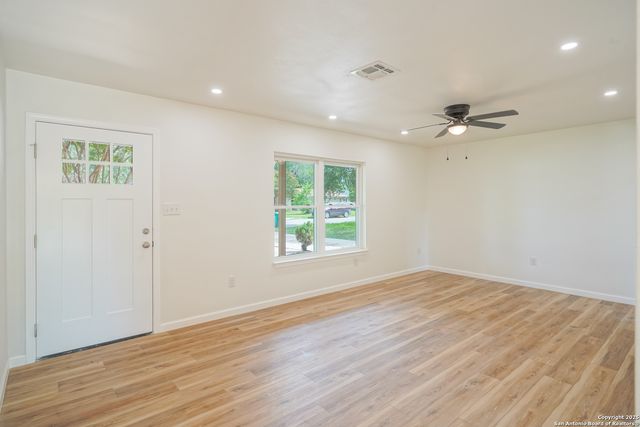 433 byrd, Universal City, TX 78148