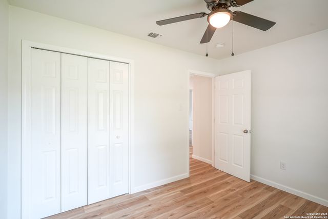 433 byrd, Universal City, TX 78148