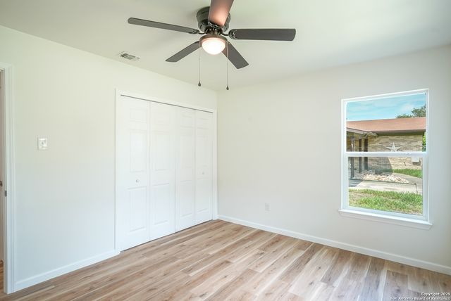 433 byrd, Universal City, TX 78148