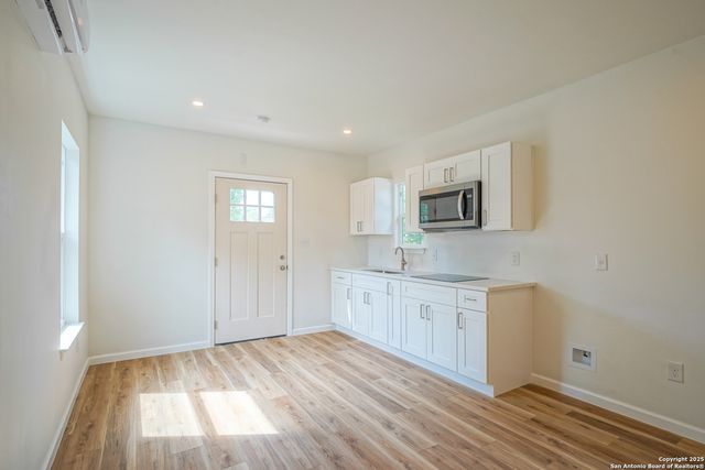 433 byrd, Universal City, TX 78148