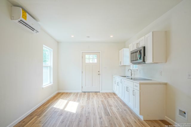 433 byrd, Universal City, TX 78148