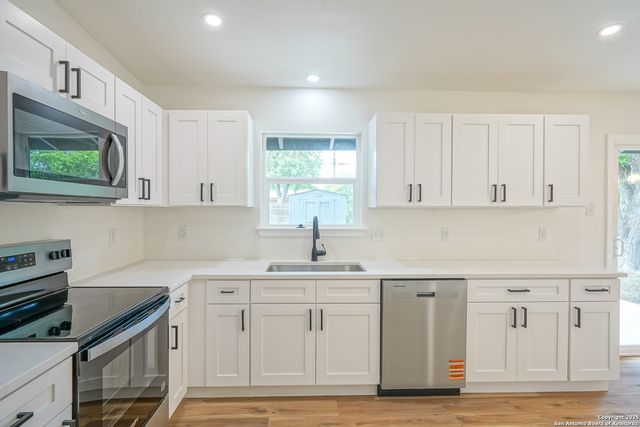 433 byrd, Universal City, TX 78148
