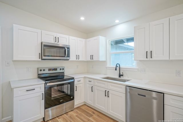 433 byrd, Universal City, TX 78148
