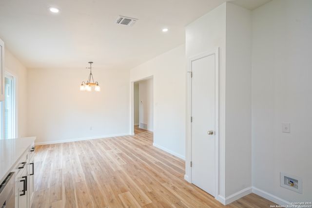 433 byrd, Universal City, TX 78148