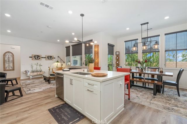 129 Carlow, Irvine, CA 92618