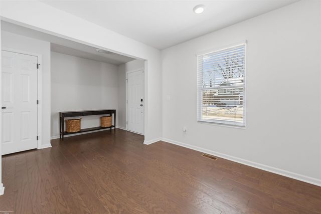 14211 Laurelwood Drive, Belleville, MI 48111