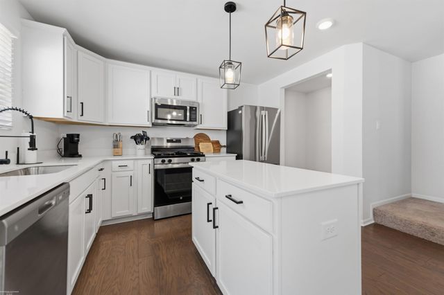 14211 Laurelwood Drive, Belleville, MI 48111