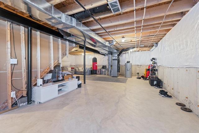 14211 Laurelwood Drive, Belleville, MI 48111