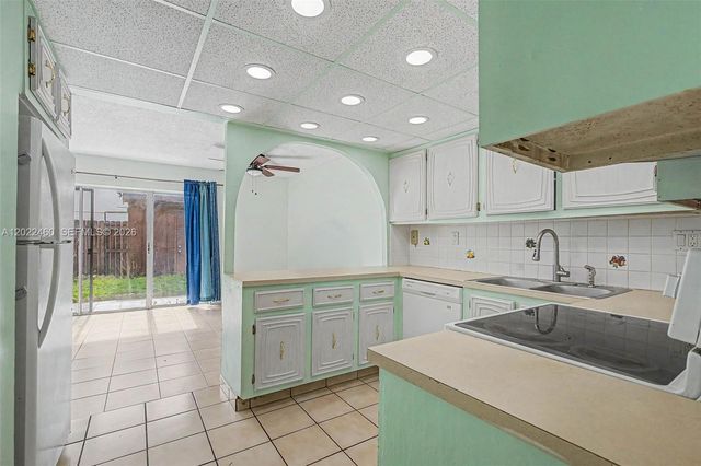 3764 SW 60th Ter 15, Davie, FL 33314