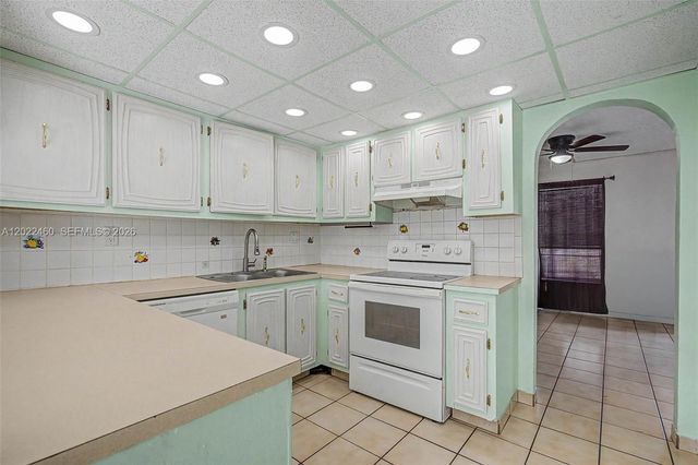 3764 SW 60th Ter 15, Davie, FL 33314