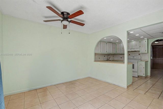 3764 SW 60th Ter 15, Davie, FL 33314