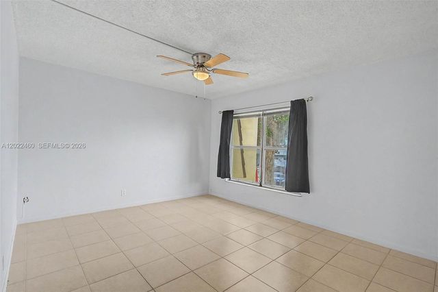 3764 SW 60th Ter 15, Davie, FL 33314