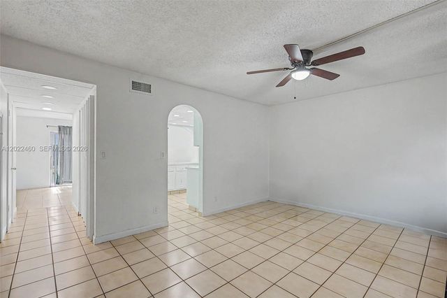 3764 SW 60th Ter 15, Davie, FL 33314