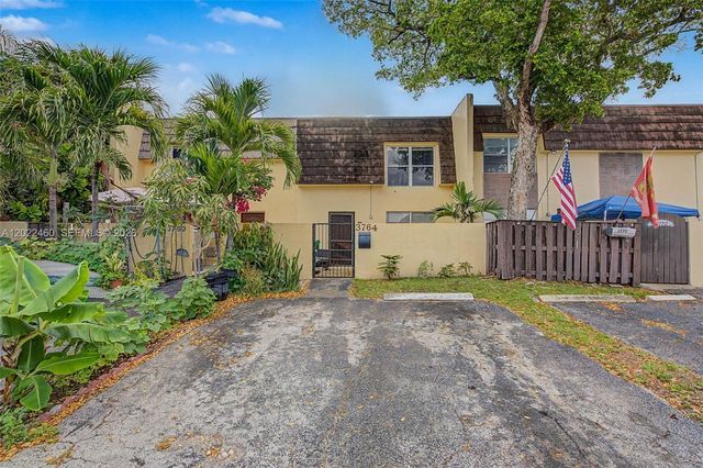 3764 SW 60th Ter 15, Davie, FL 33314