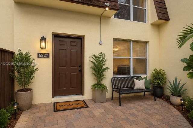 3764 SW 60th Ter 15, Davie, FL 33314