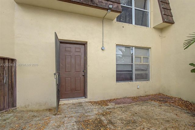 3764 SW 60th Ter 15, Davie, FL 33314