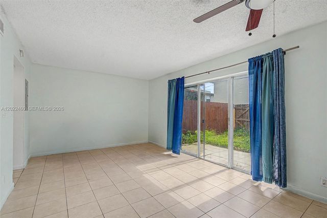 3764 SW 60th Ter 15, Davie, FL 33314
