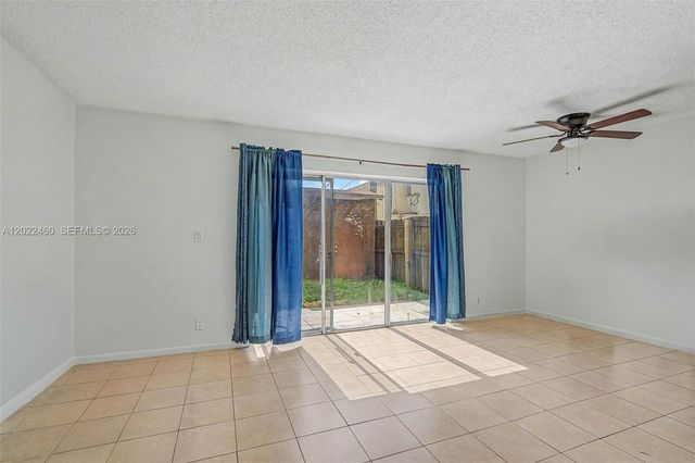 3764 SW 60th Ter 15, Davie, FL 33314
