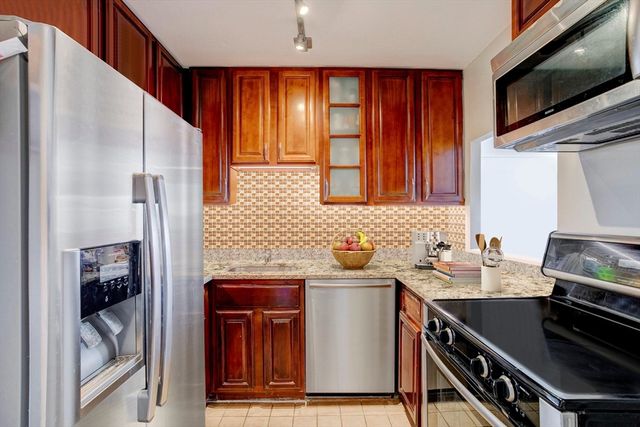 60 Babcock St 96, Brookline, MA 02446