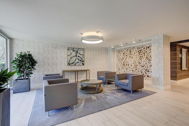 60 Babcock St 96, Brookline, MA 02446