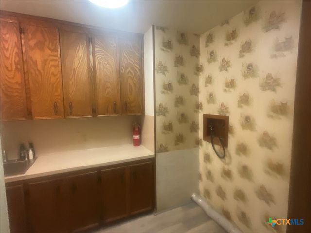 512 Devall Street, Hallettsville, TX 77964