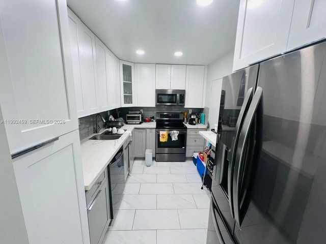 400 Kings Point Dr 1504, Sunny Isles Beach, FL 33160