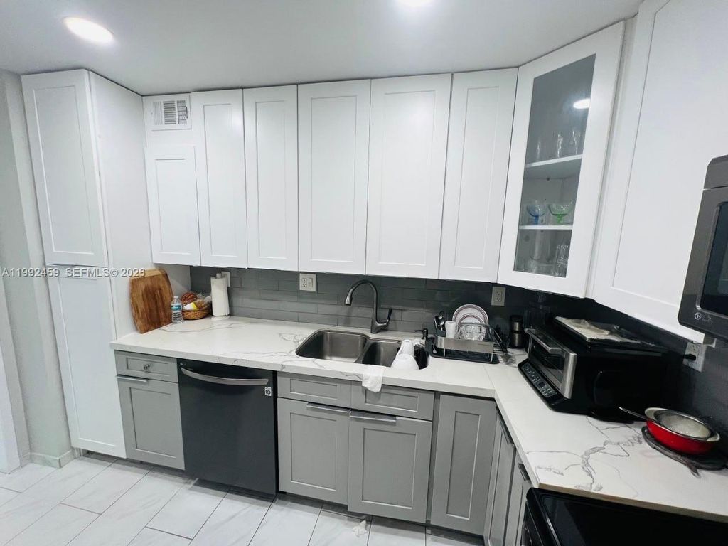 400 Kings Point Dr 1504, Sunny Isles Beach, FL 33160