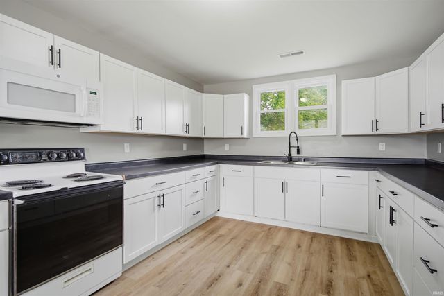 117 S Barclay Street, Fairmount, IN 46928