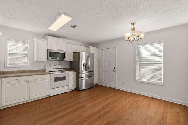 205 Hawthorne Dr., Hattiesburg, MS 39402