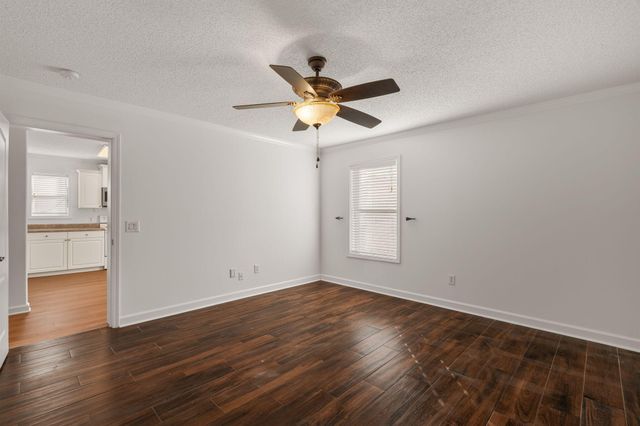 205 Hawthorne Dr., Hattiesburg, MS 39402