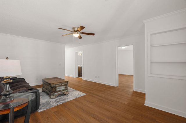 205 Hawthorne Dr., Hattiesburg, MS 39402