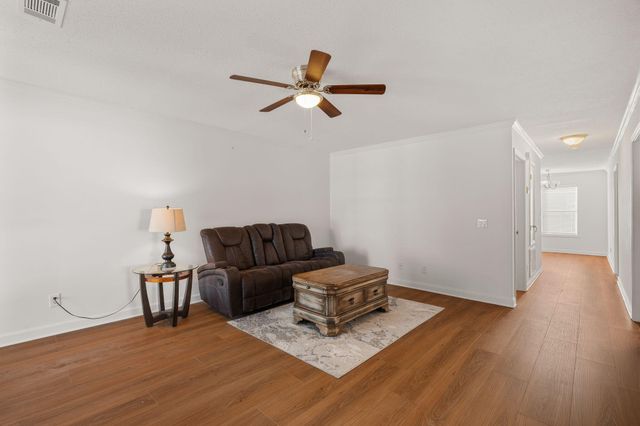 205 Hawthorne Dr., Hattiesburg, MS 39402