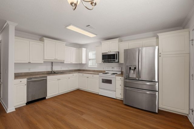 205 Hawthorne Dr., Hattiesburg, MS 39402