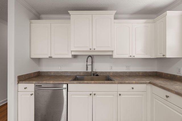 205 Hawthorne Dr., Hattiesburg, MS 39402