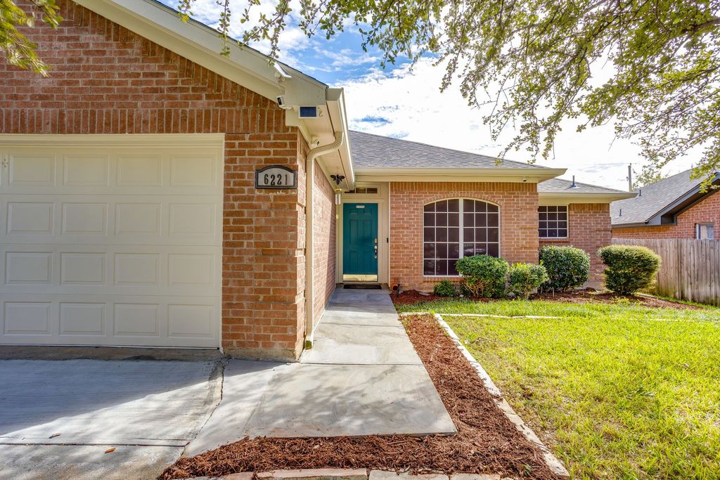 6221 St Leonard Drive, Arlington, TX 76001 — photo 3