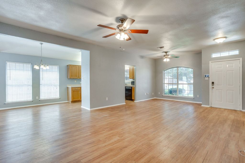 6221 St Leonard Drive, Arlington, TX 76001 — photo 4