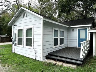 4318 1st Street C, Bacliff, TX 77518