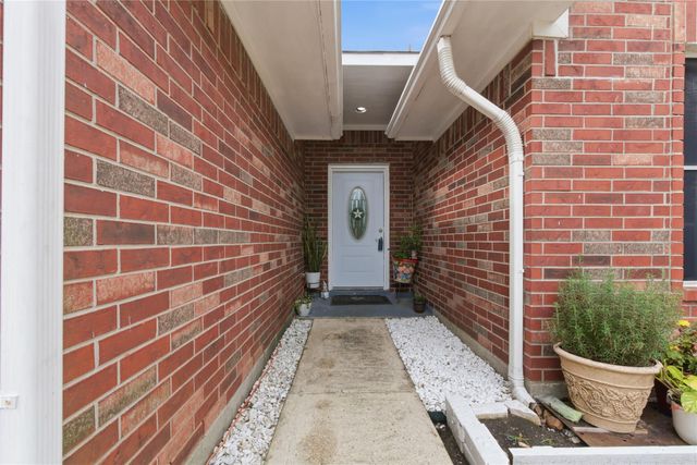 19016 County Road 669d, Alvin, TX 77511