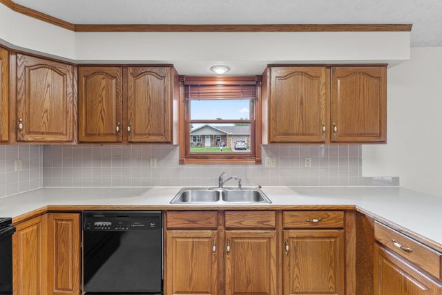 1400 S 17th Avenue, Ozark, MO 65721