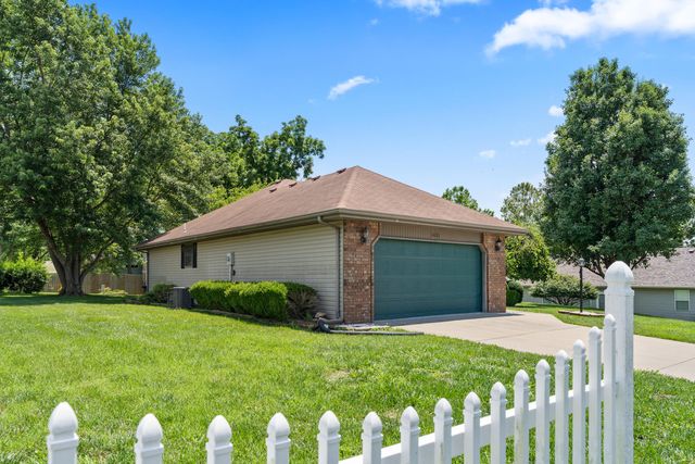 1400 S 17th Avenue, Ozark, MO 65721