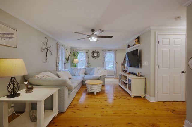 9 Wiggin Drive, Newmarket, NH 03857