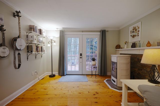 9 Wiggin Drive, Newmarket, NH 03857