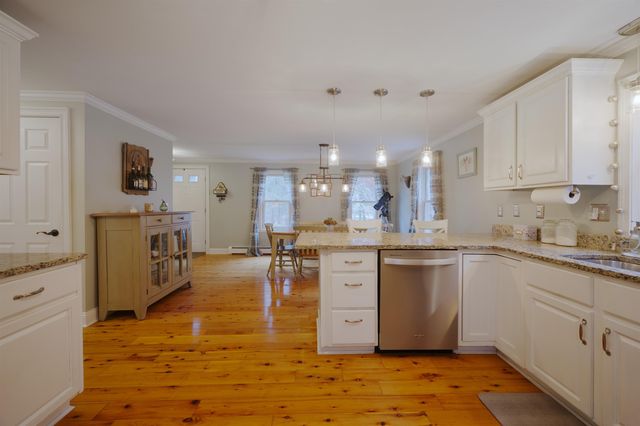 9 Wiggin Drive, Newmarket, NH 03857