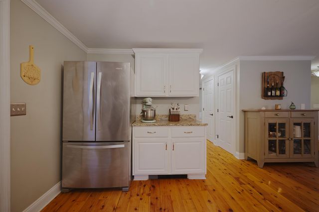 9 Wiggin Drive, Newmarket, NH 03857